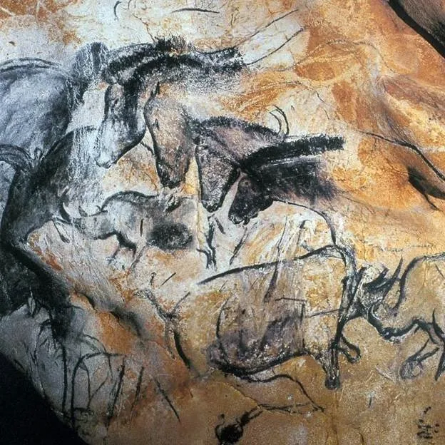 barlangfalakon látható, ősi állatábrázolások